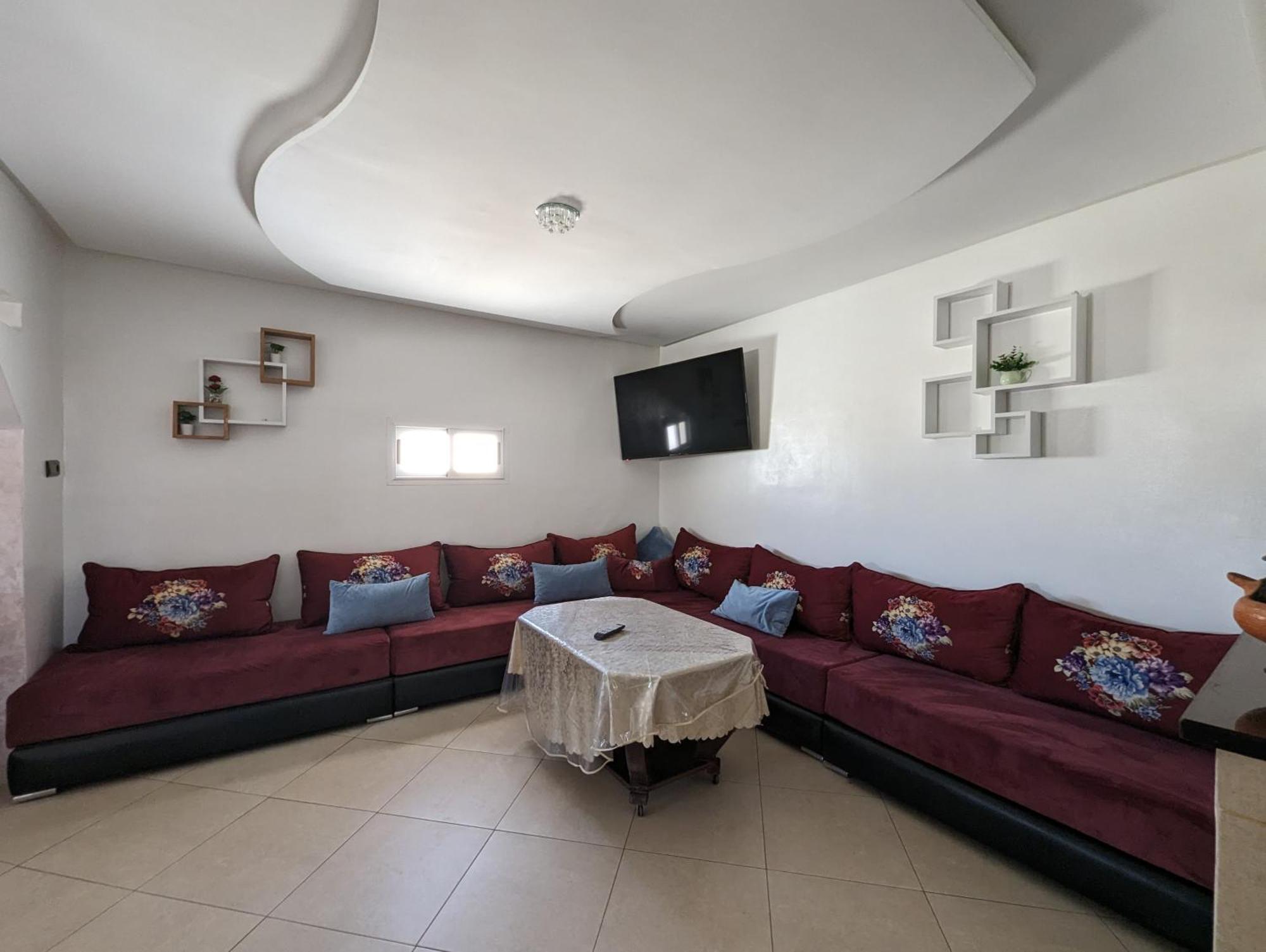 Apartment Modern Comforts In Prime Spot